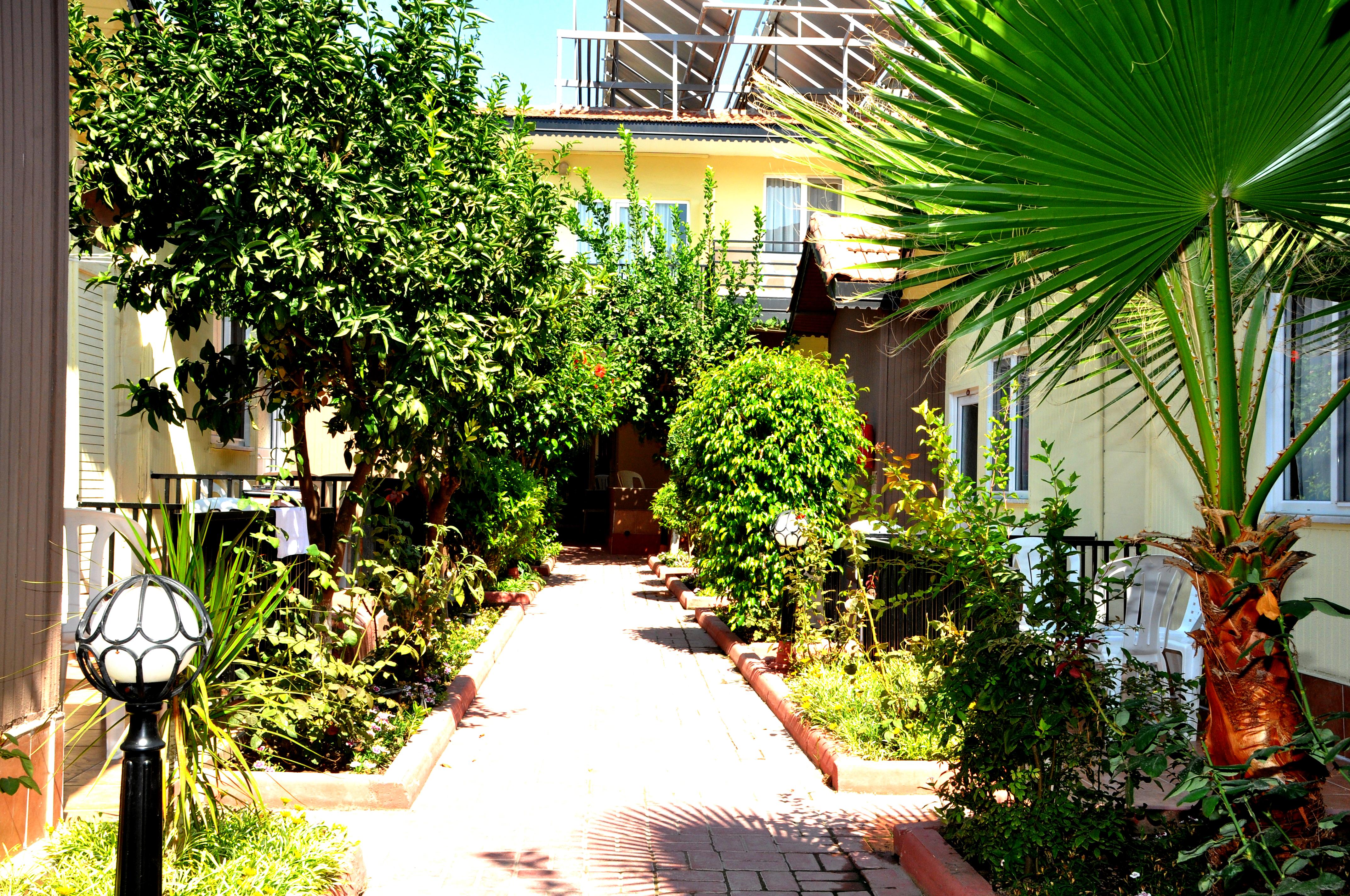 Sayanora Hotel Side Exterior photo