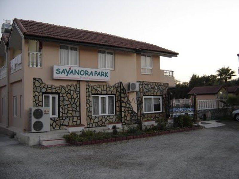 Sayanora Hotel Side Exterior photo