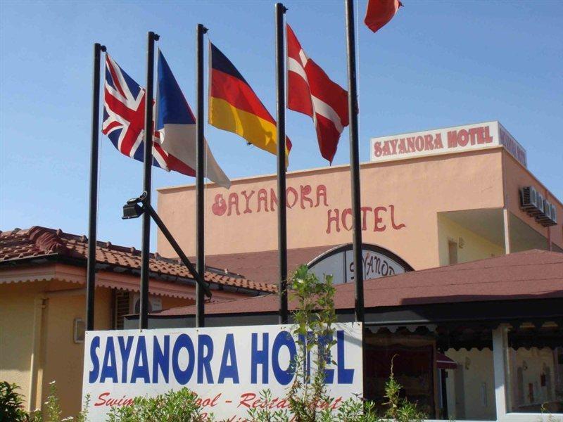 Sayanora Hotel Side Exterior photo